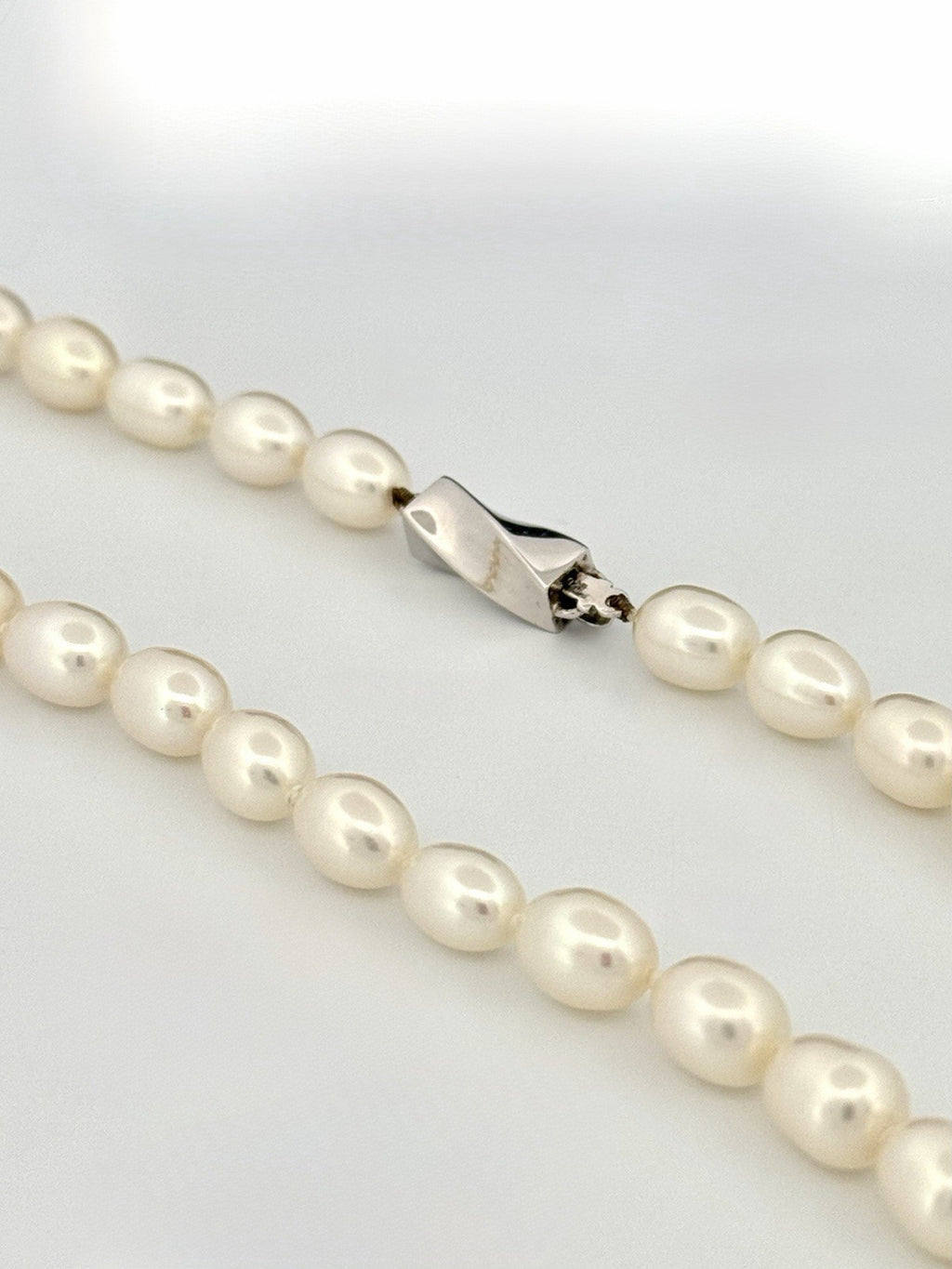 Tiffany & Co. Freshwater Pearl Necklace 925 Sterling Silver 16” 7mm, w/ Pouch