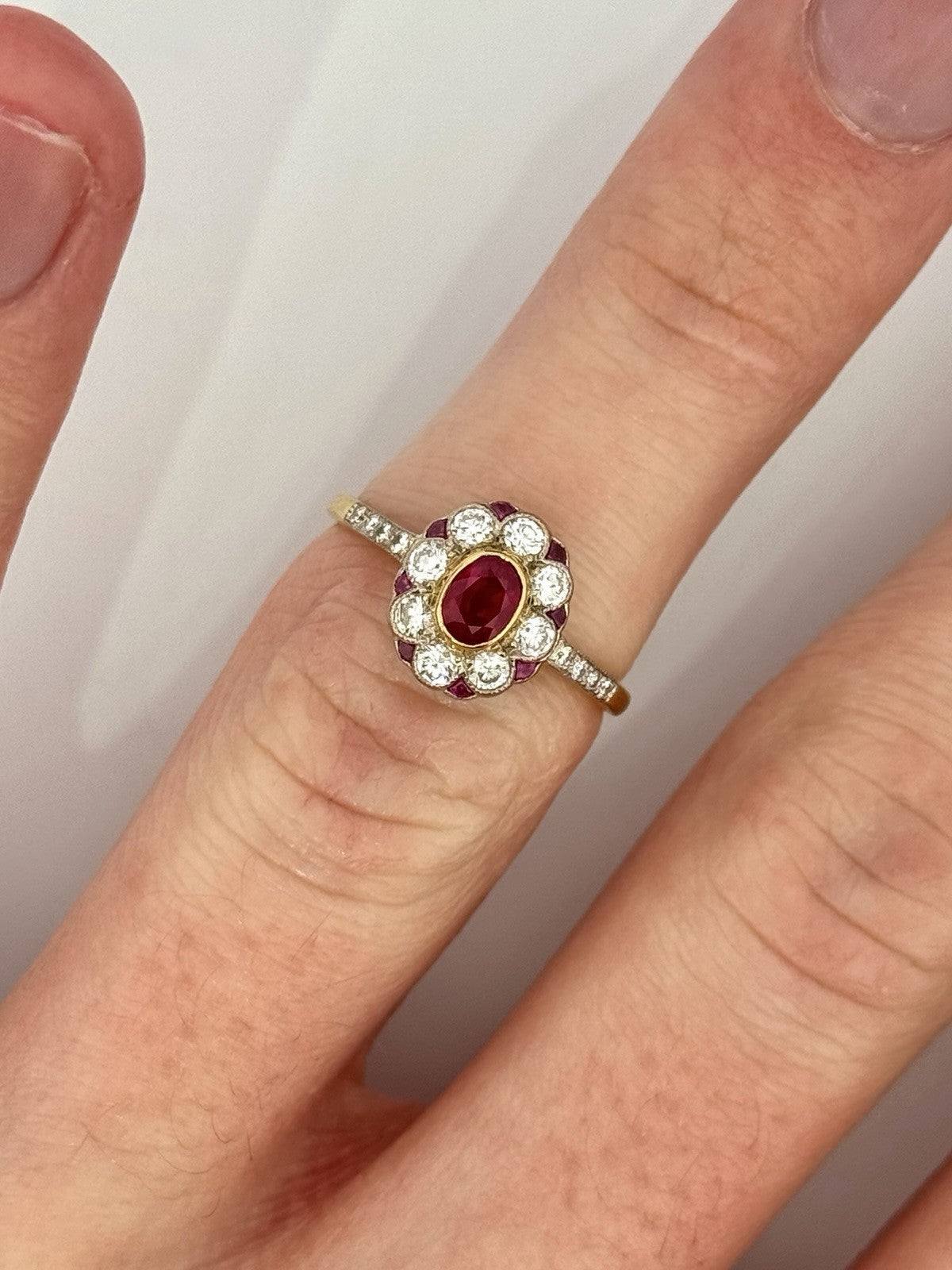 Vintage 18K Yellow Gold Platinum Natural Ruby & Diamond Cluster Ring Size 6.5