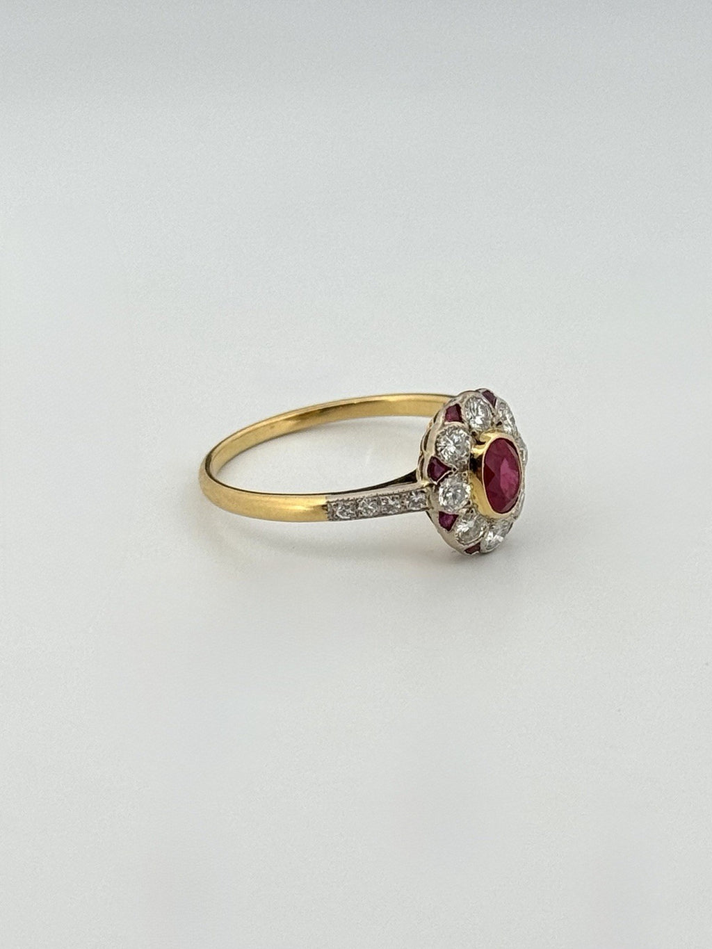 Vintage 18K Yellow Gold Platinum Natural Ruby & Diamond Cluster Ring Size 6.5