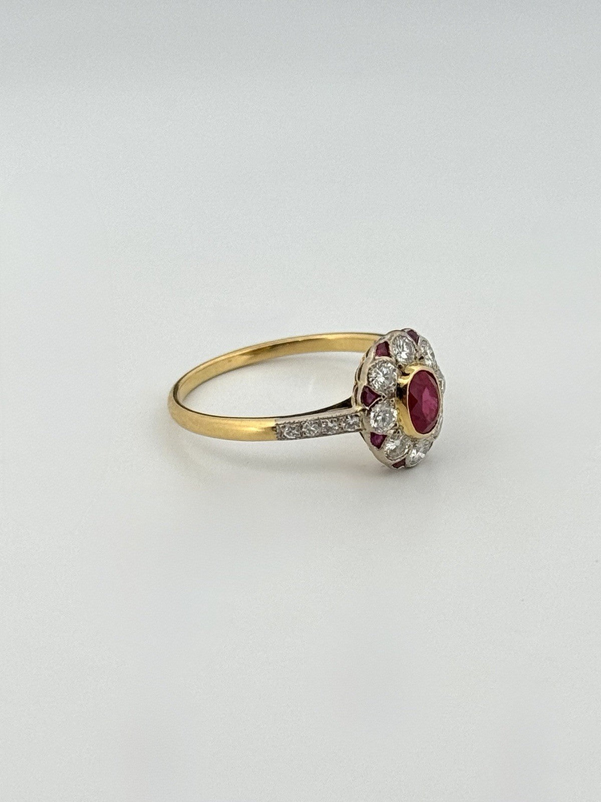 Vintage 18K Yellow Gold Platinum Natural Ruby & Diamond Cluster Ring Size 6.5