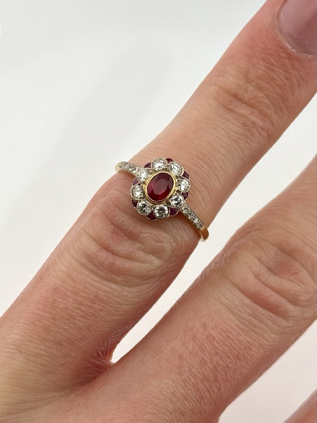 Vintage 18K Yellow Gold Platinum Natural Ruby & Diamond Cluster Ring Size 6.5