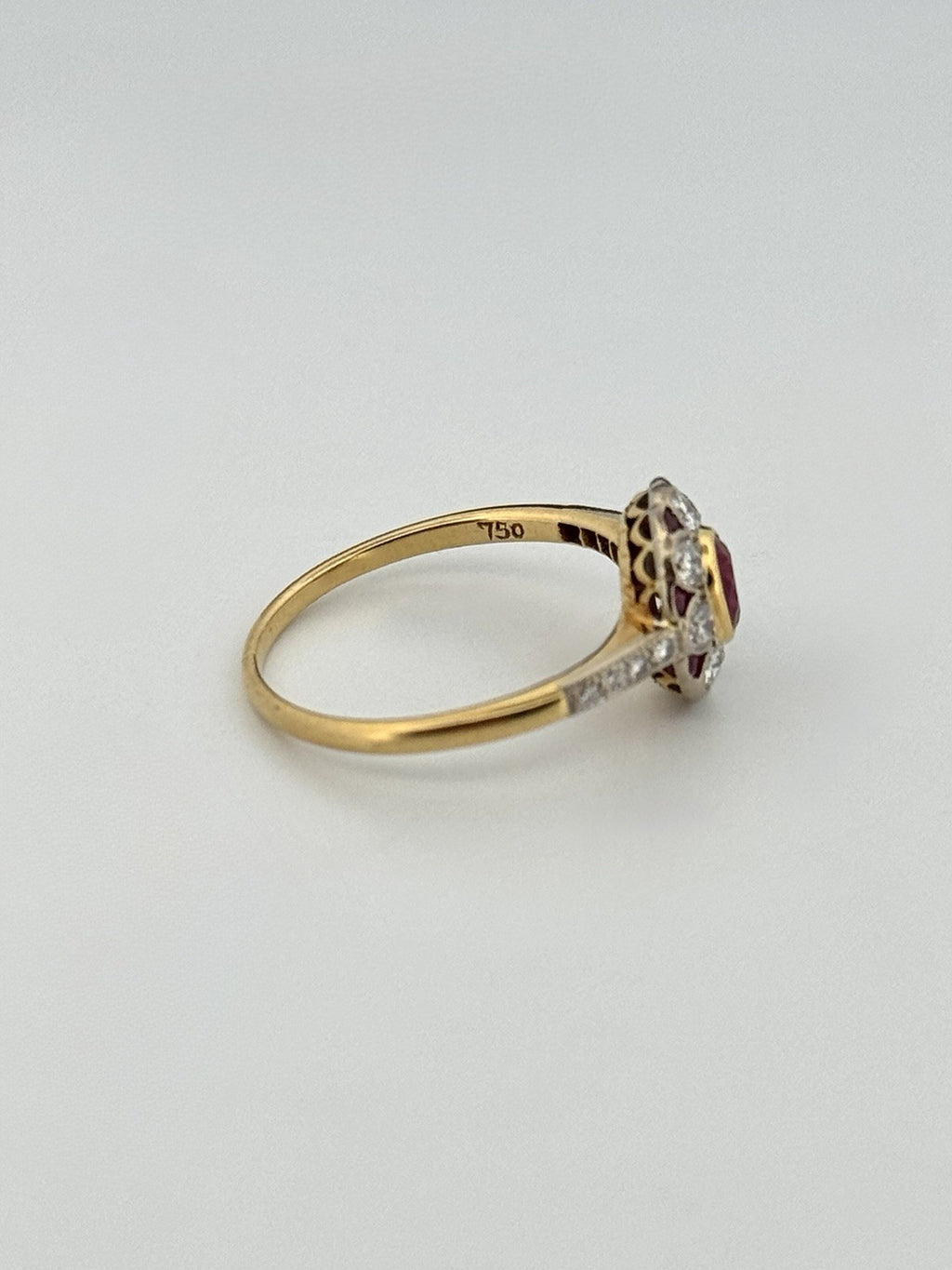 Vintage 18K Yellow Gold Platinum Natural Ruby & Diamond Cluster Ring Size 6.5