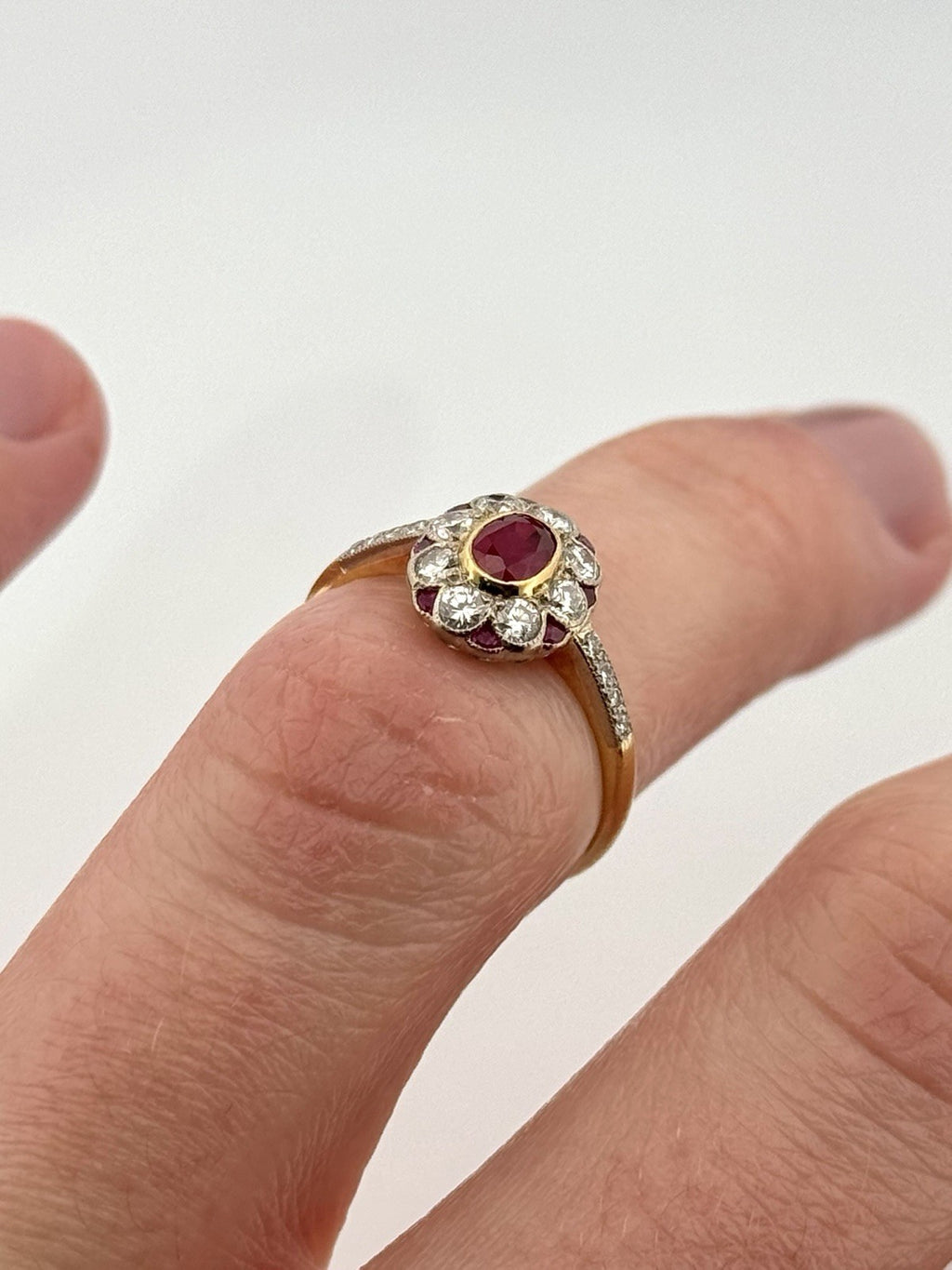 Vintage 18K Yellow Gold Platinum Natural Ruby & Diamond Cluster Ring Size 6.5